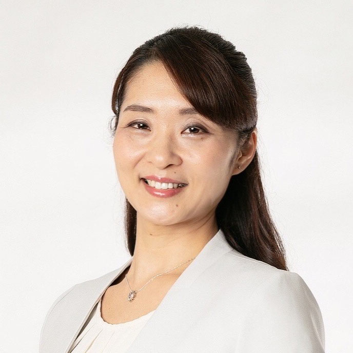 朝日 里佳 氏