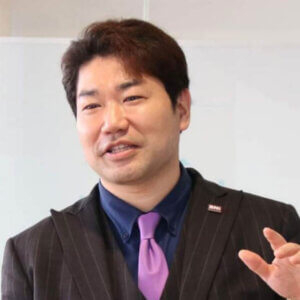 伴　宥輝 氏
