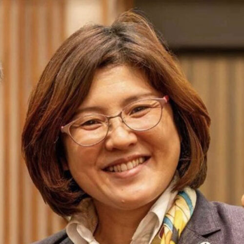 井上 真由美氏