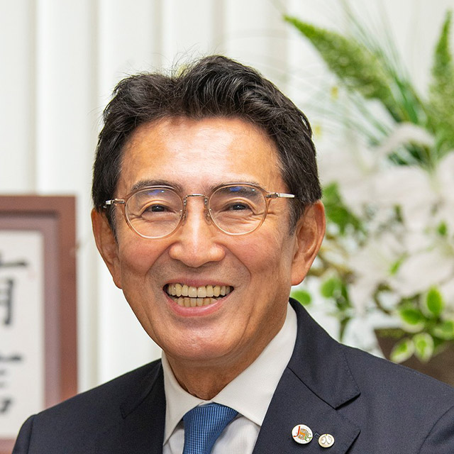 横町 芳隆氏