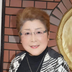 中 嘉子 氏