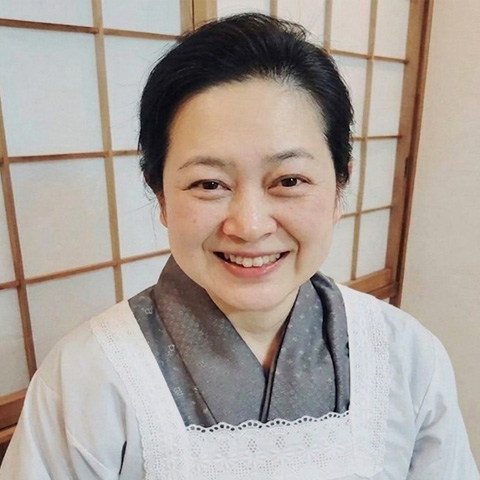 潟淵 友百子氏