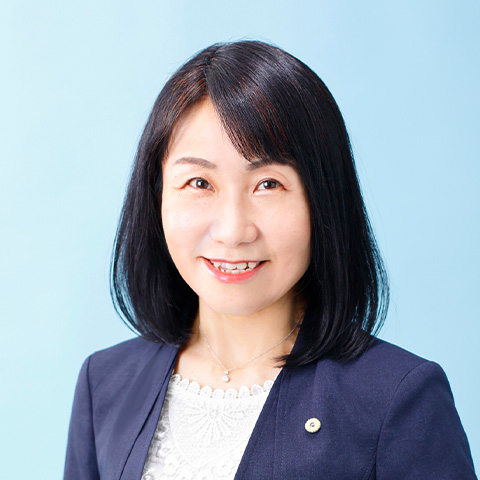 里内 仁美氏