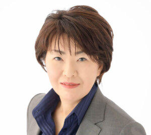 足立 早恵子 氏