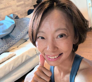 安達 美保子氏