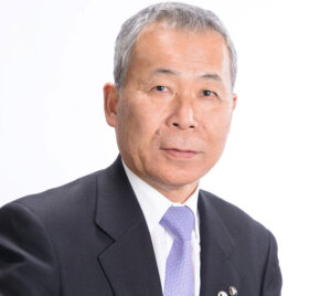 山路　卓司　氏