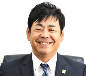 川島 基氏