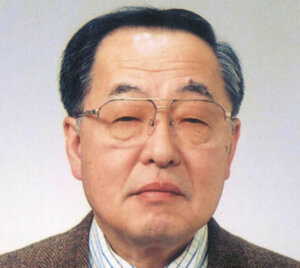 東納 英一 氏