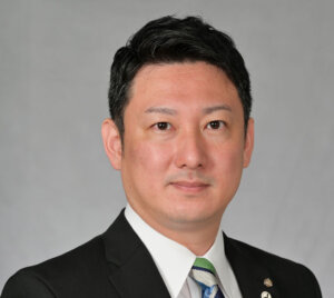 内田靖士氏