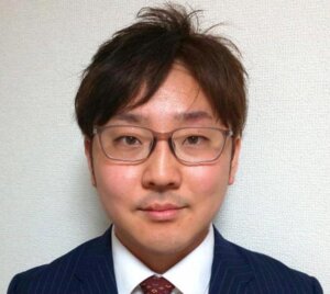 山足 英俊 氏